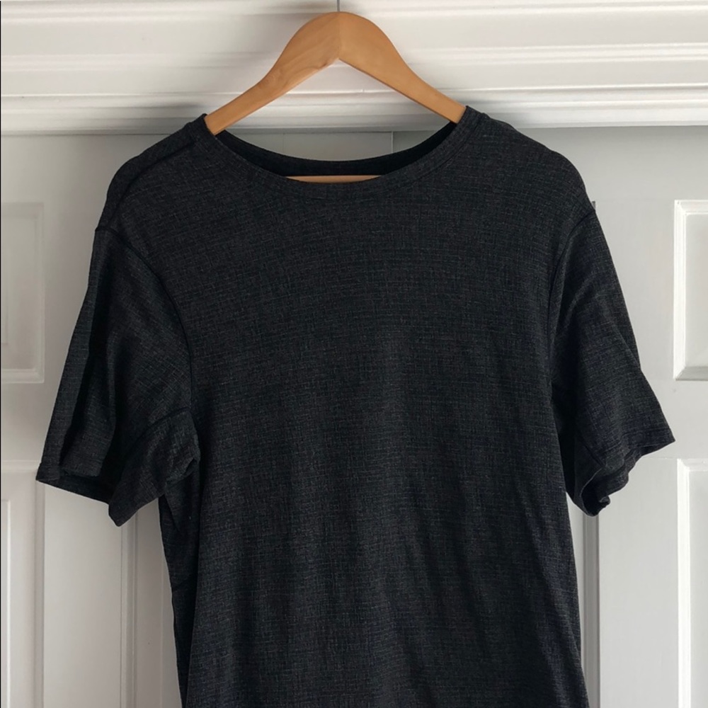 Men’s Lululemon T-shirt size small